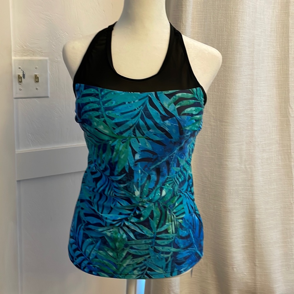 NWT Yonique tankini top